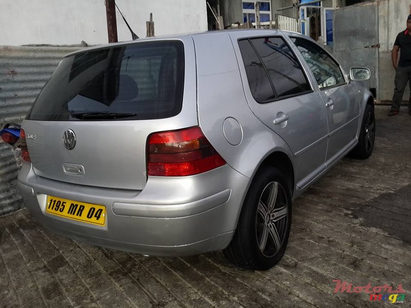 2004' Volkswagen Golf Golf lV photo #2