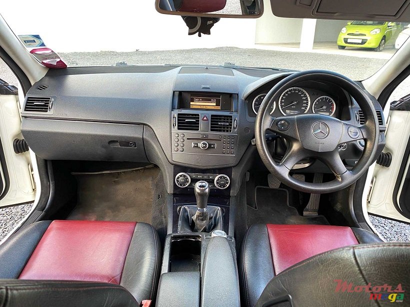 2010' Mercedes-Benz C180 1.6L Manual photo #3