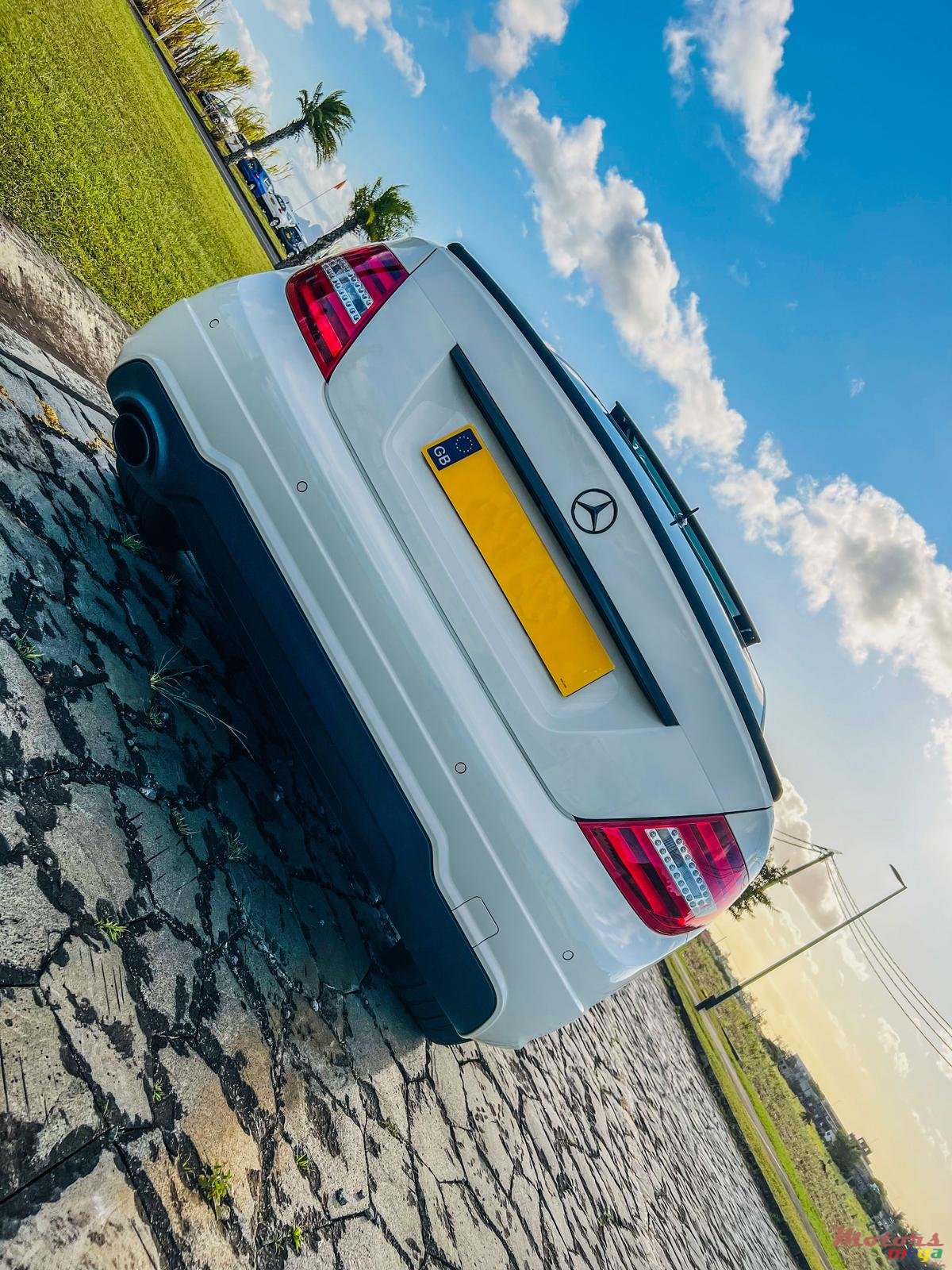 2012' Mercedes-Benz C-Class C250 Coupe photo #4