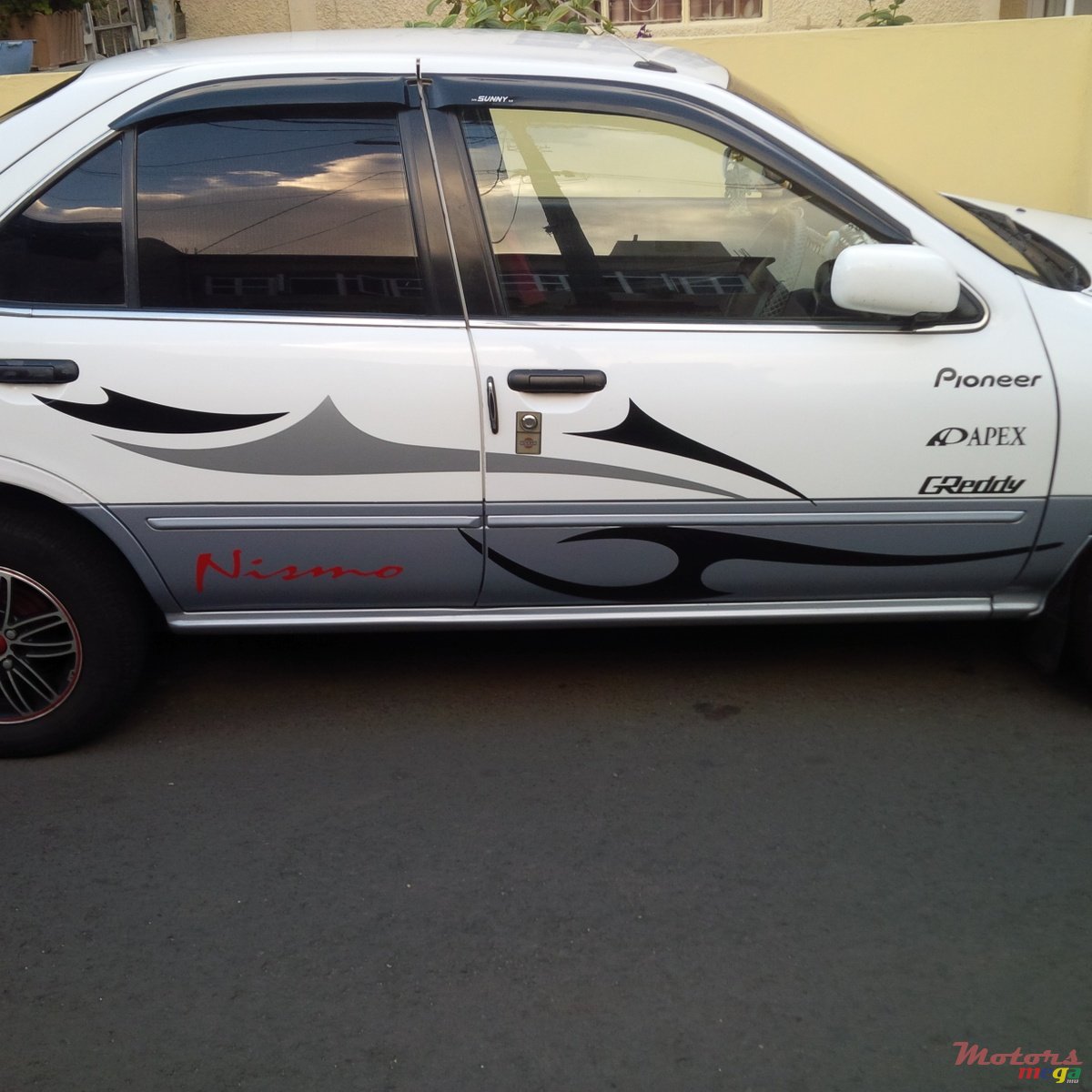 1997' Nissan Sunny photo #1