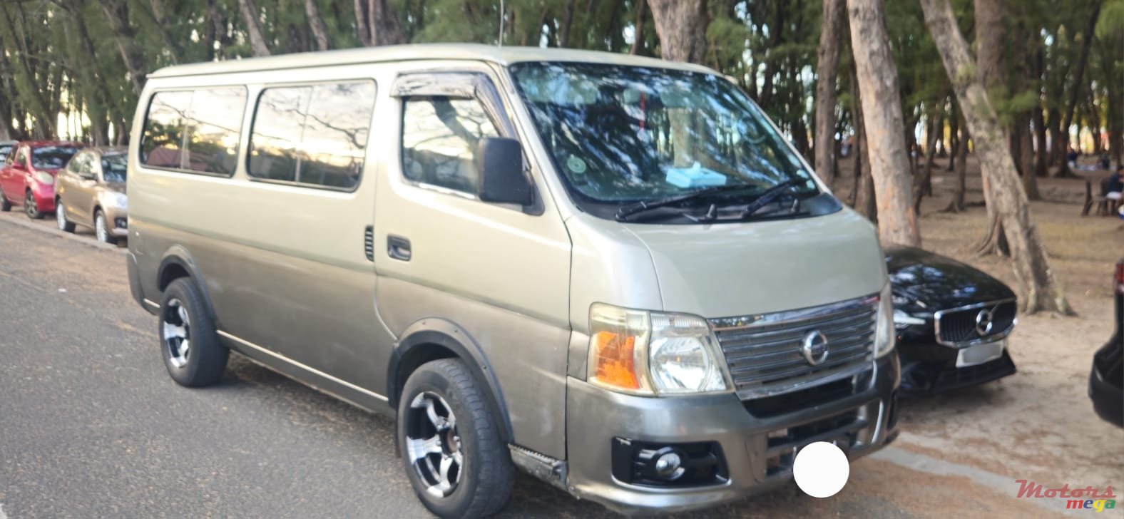 2008' Nissan E25 photo #2