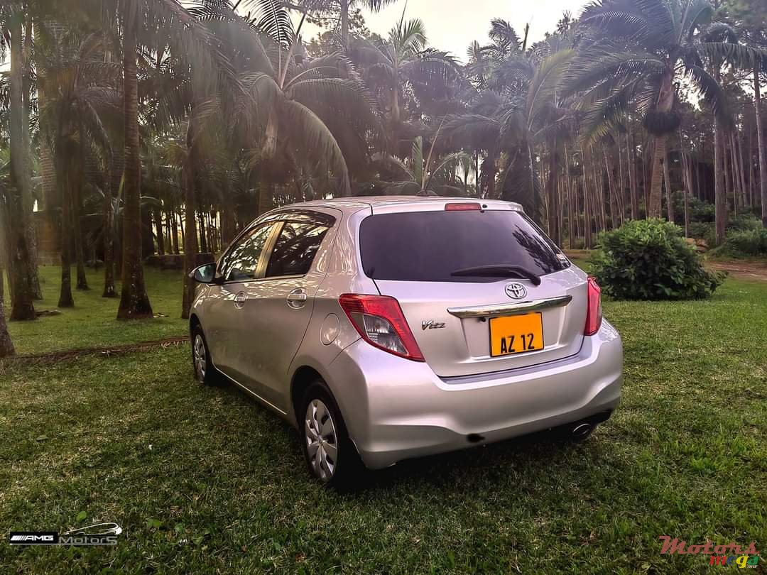 2012' Toyota Vitz photo #4