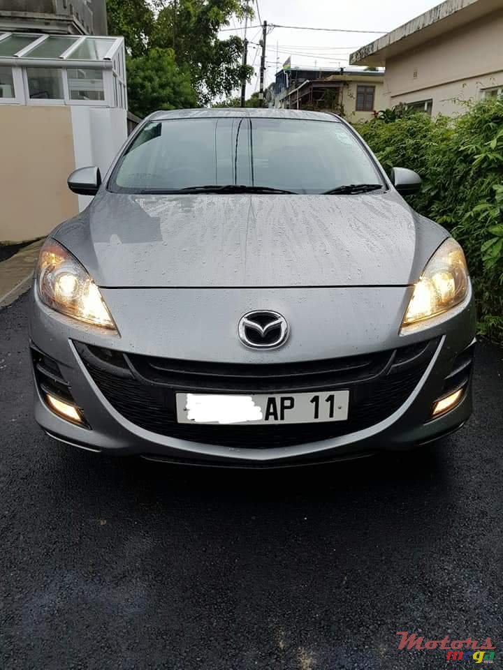 2011' Mazda 3 Japan photo #2