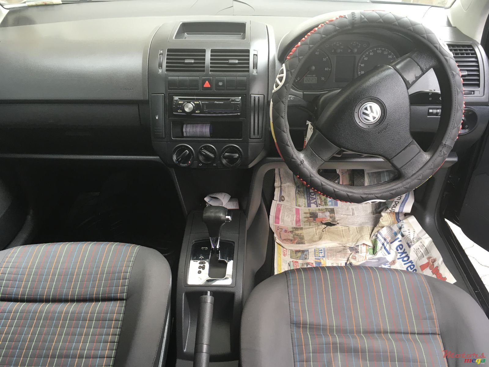 2010' Volkswagen Polo photo #3