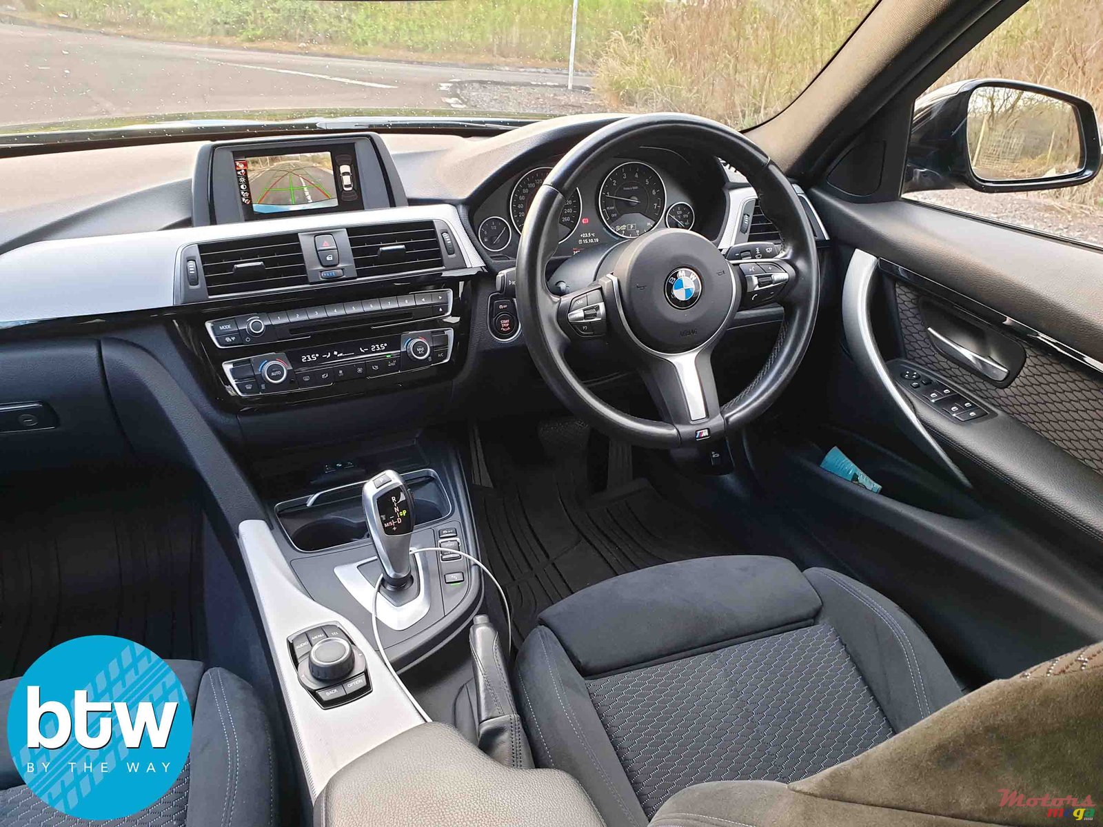 2016' BMW 3 Series 318i M Sport Package photo #4