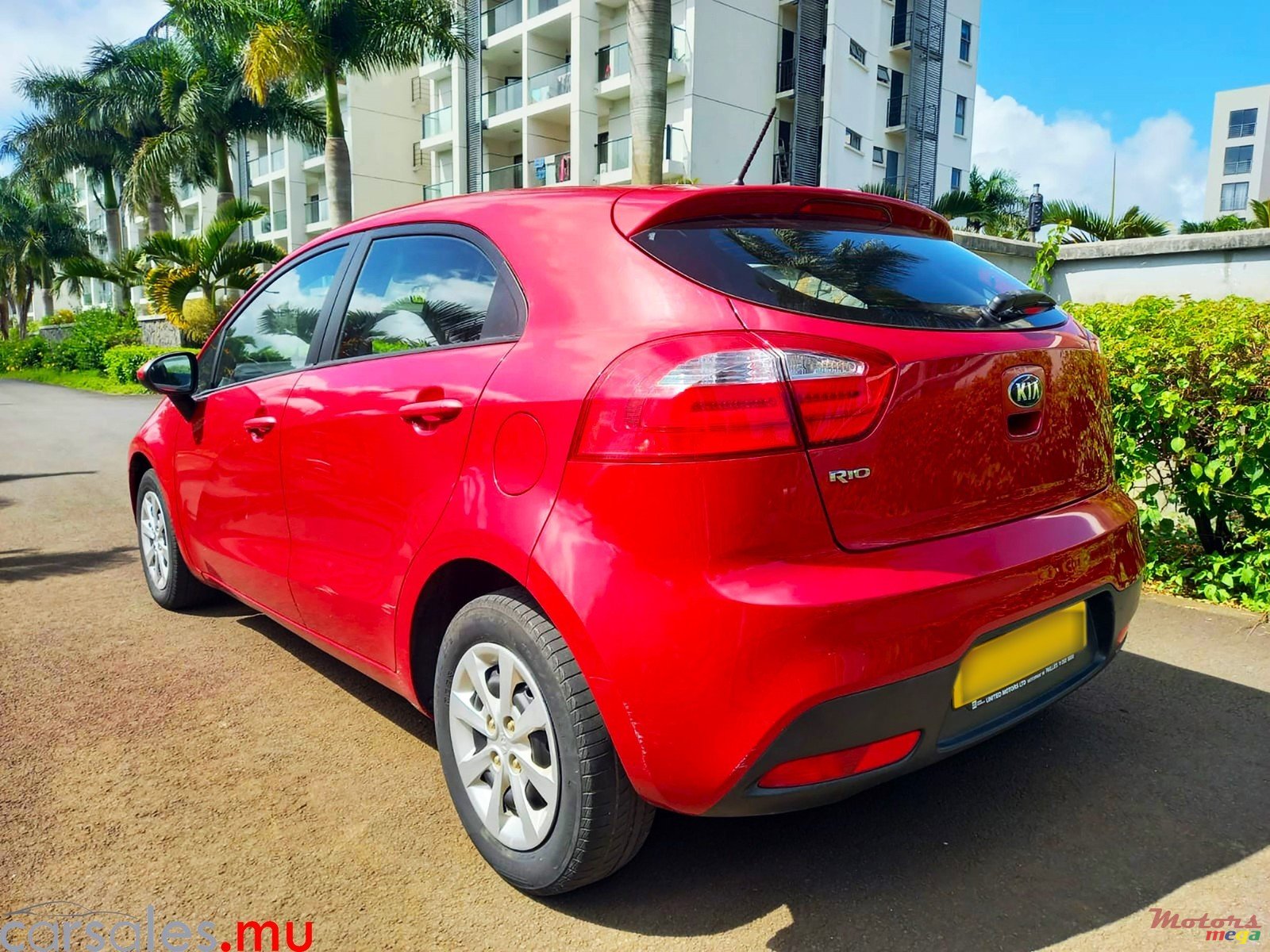 2015' Kia Rio 1.4 Hatchback photo #3