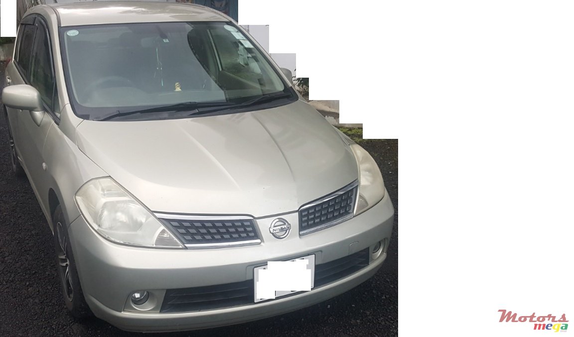 2006' Nissan Tiida Saloon photo #1