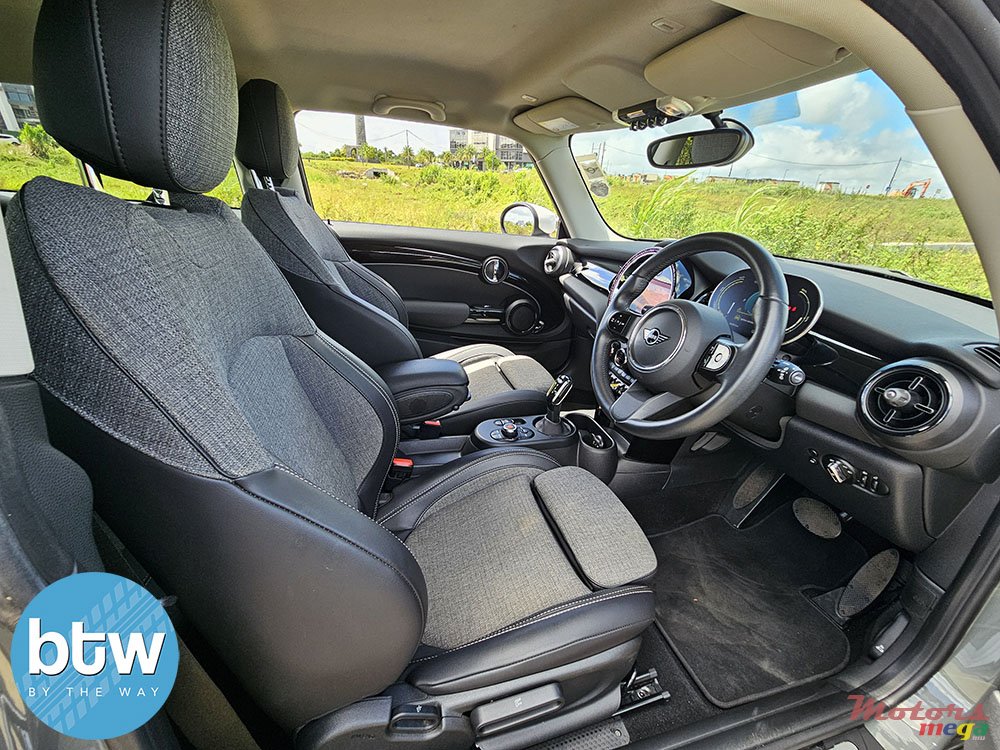 2022' MINI Cooper SE photo #6