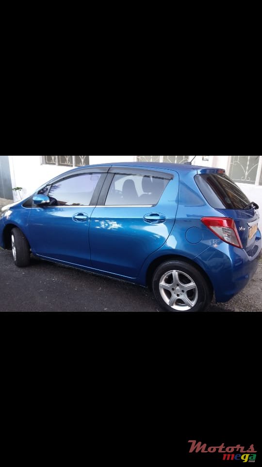 2011' Toyota Vitz 1000 cc photo #3