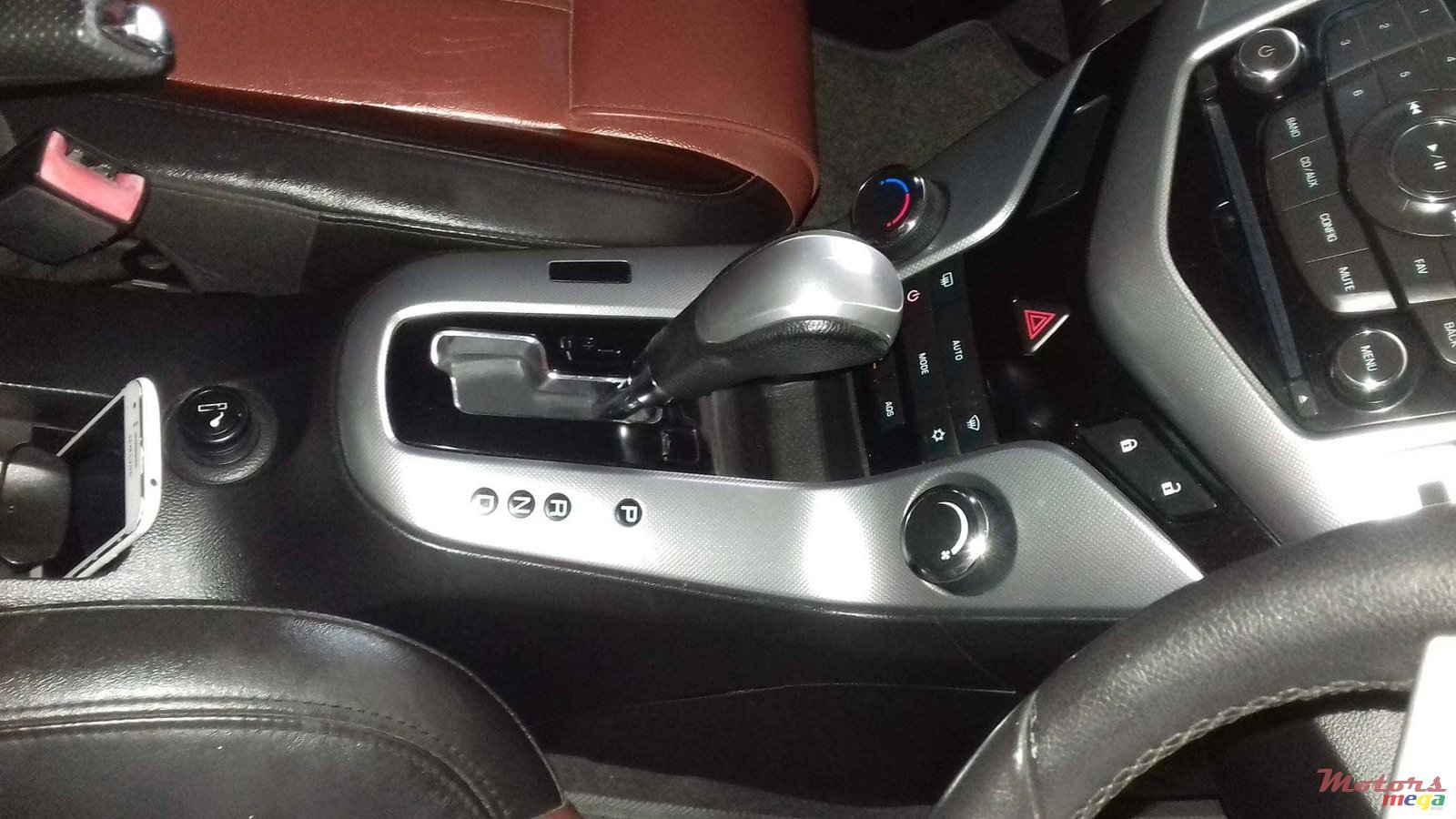 2011' Chevrolet Cruze LT photo #5