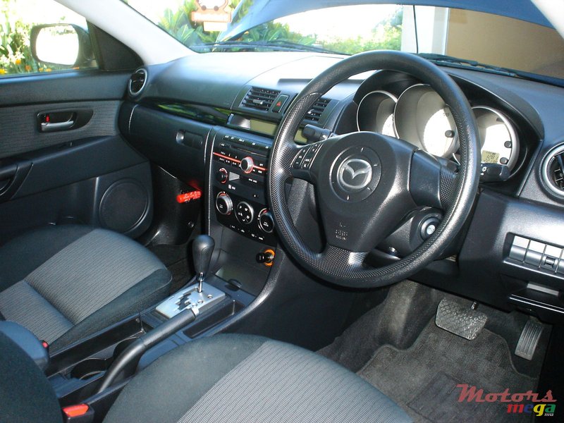 2010' Mazda Axela photo #2