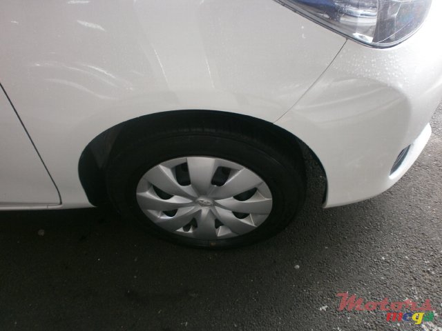 2013' Toyota Vitz Japan photo #7