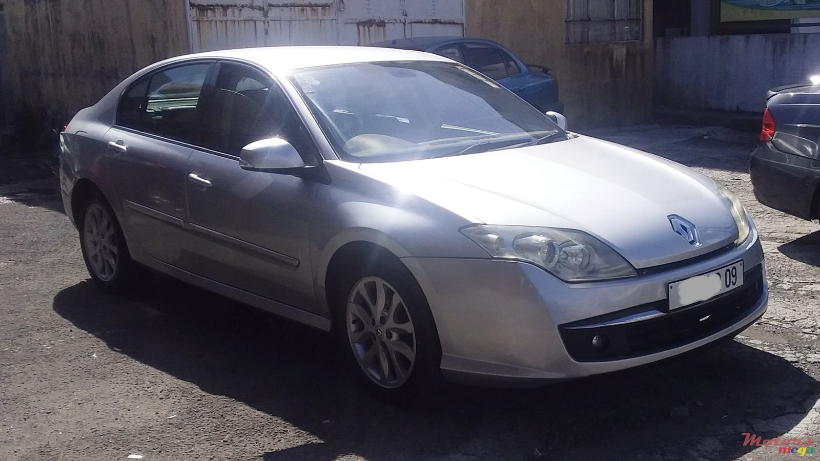 2009' Renault Laguna photo #2