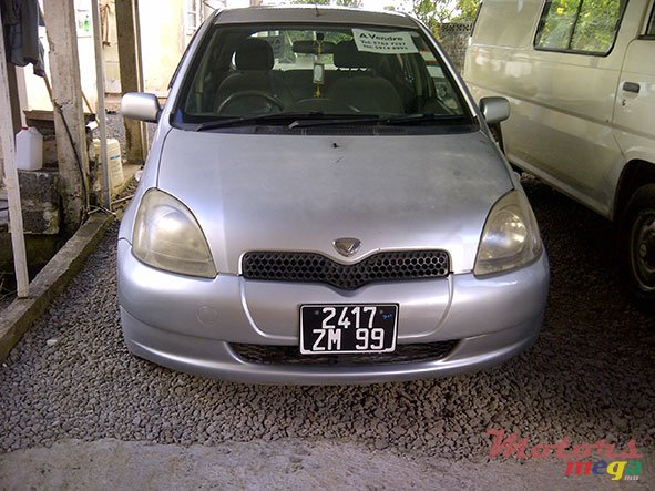 1999' Toyota Vitz photo #1