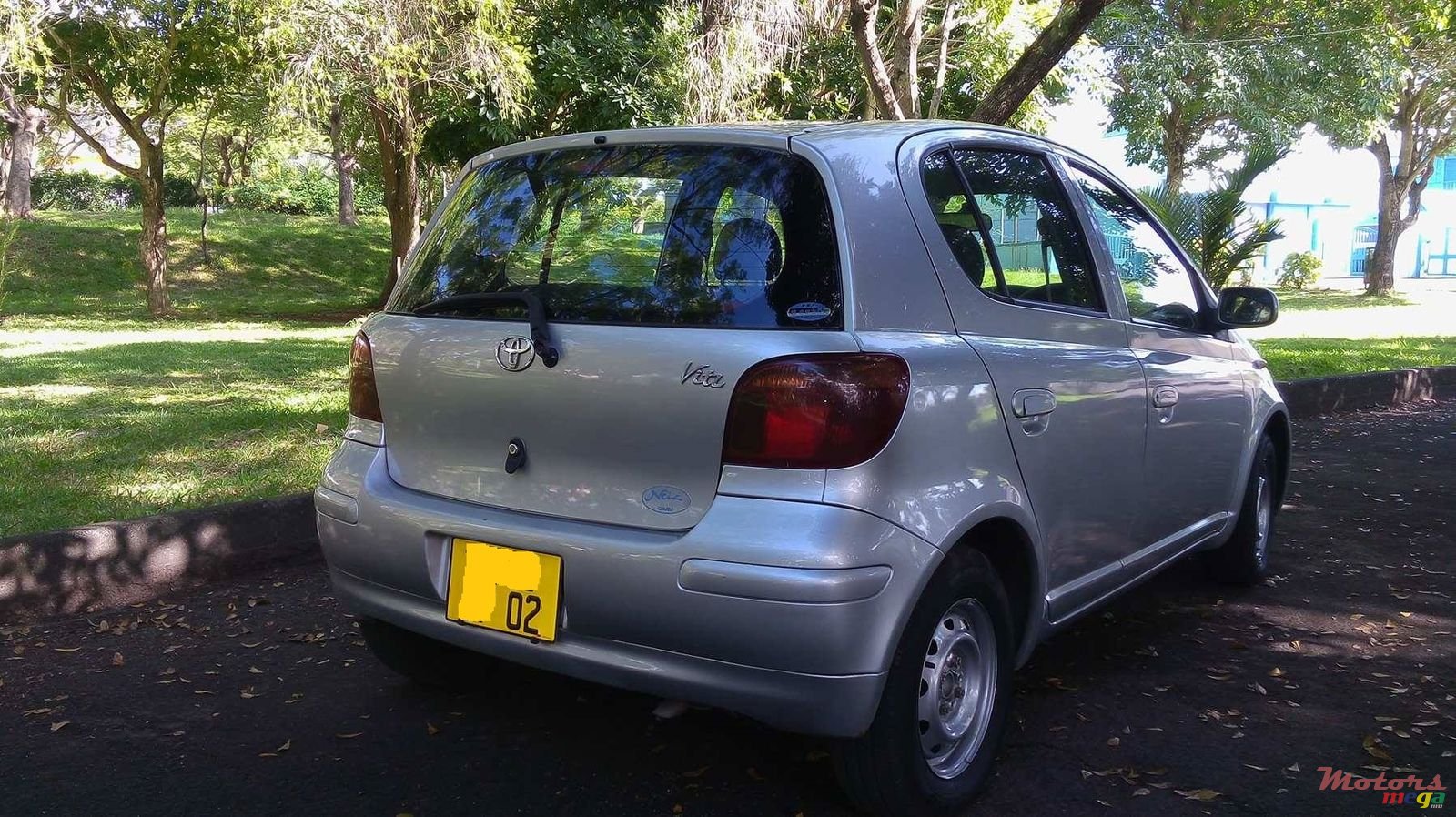 2002' Toyota Vitz photo #4