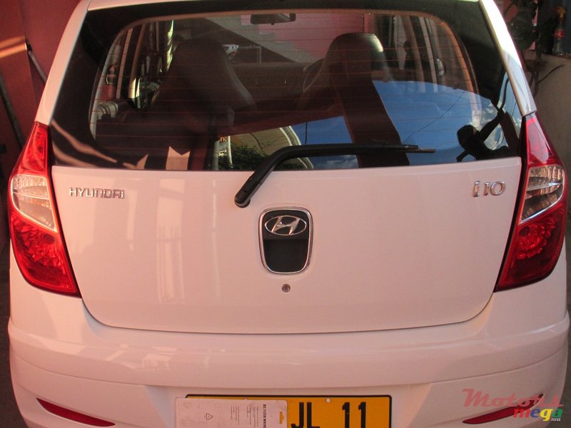 2011' Hyundai photo #2