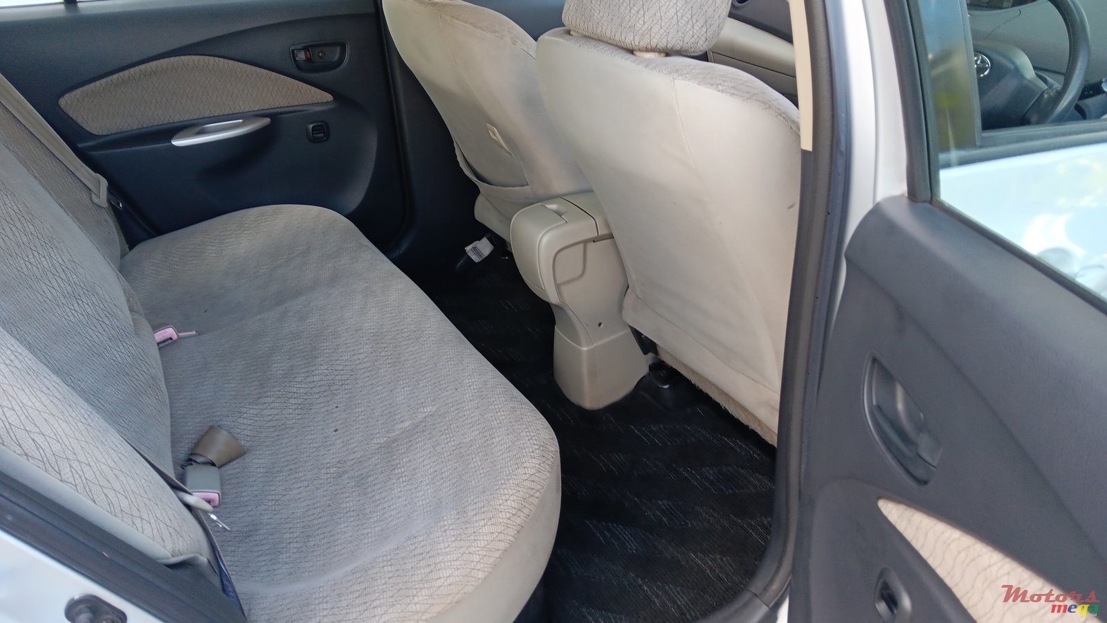 2006' Toyota Belta photo #3