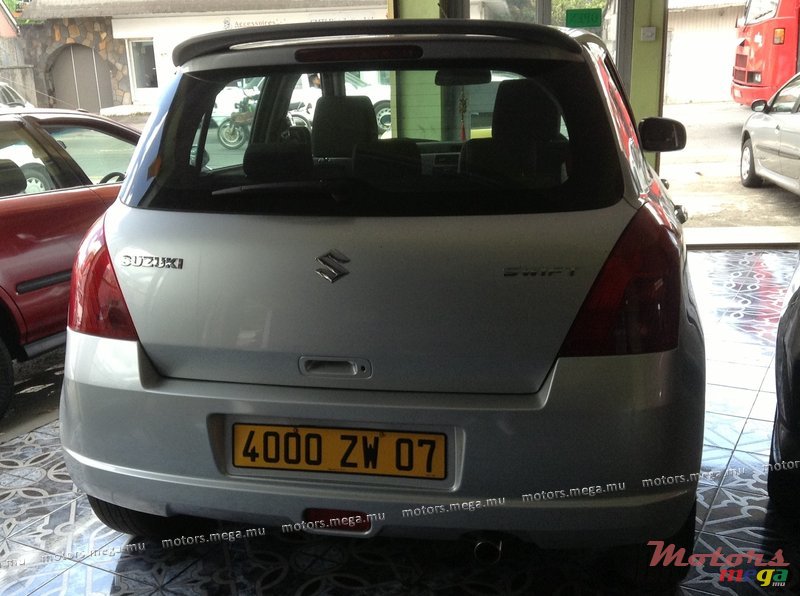 2007' Suzuki Swift photo #4