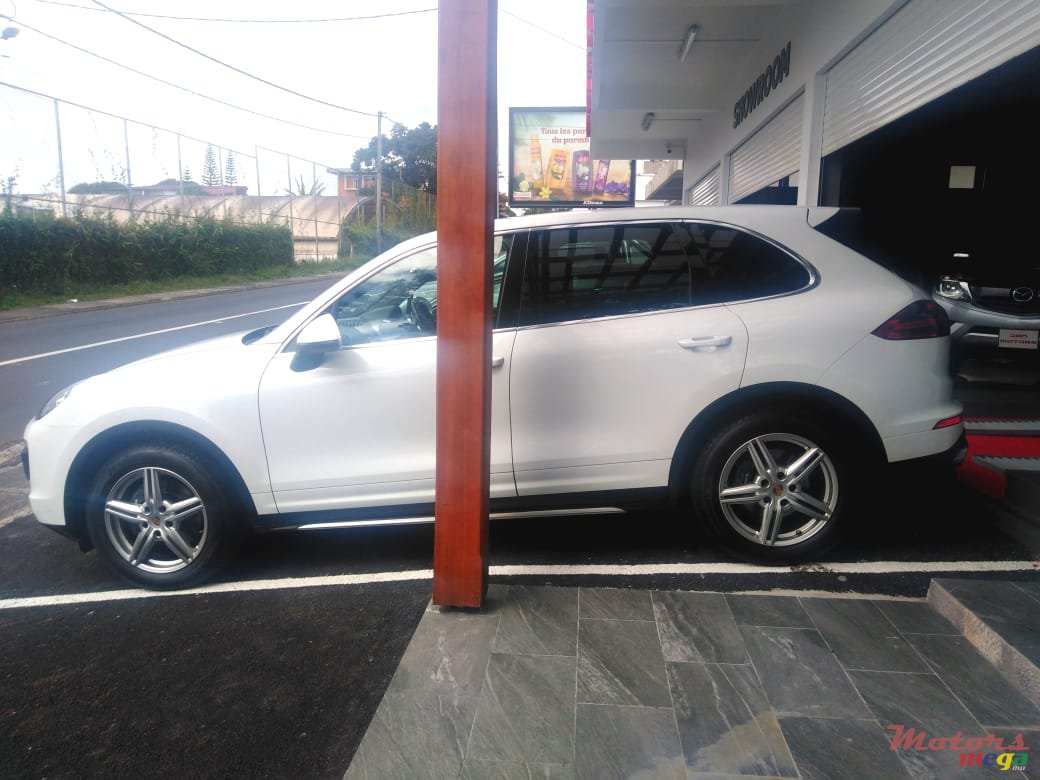 2016' Porsche Cayenne photo #1