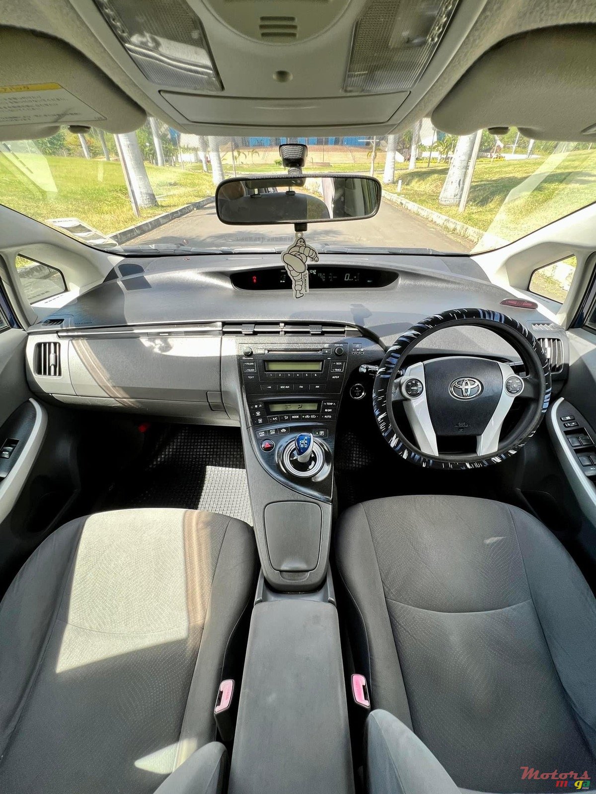 2010' Toyota Prius photo #6