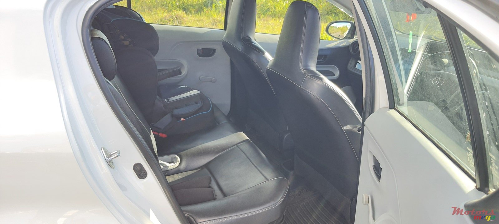 2013' Toyota Aqua photo #6