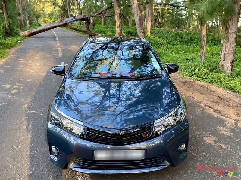 2017' Toyota Corolla Alloy rims, full option photo #1