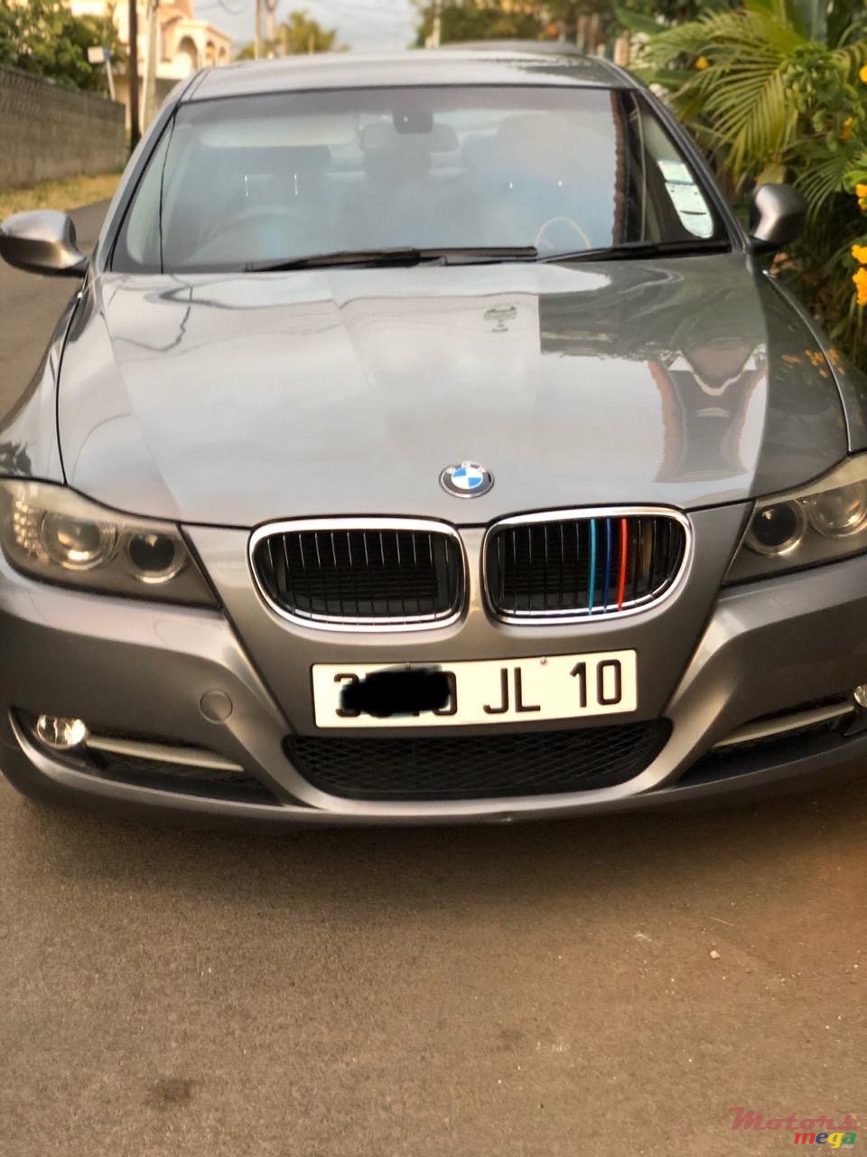 2010' BMW 3 Series photo #3