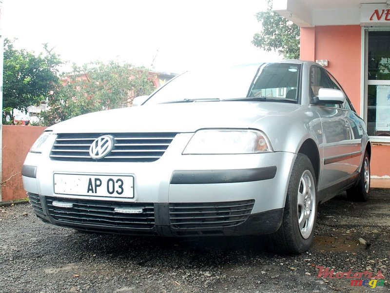 2003' Volkswagen Passat photo #2