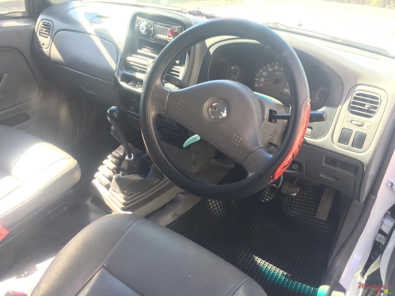 2004' Nissan 4x4 photo #1