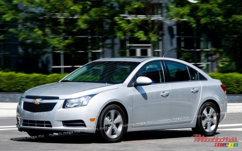 2010' Chevrolet Cruze LT photo #1