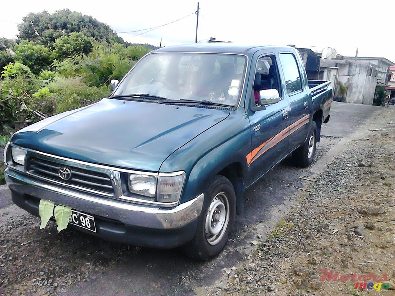 1998' Toyota Hilux D-Turbo 2L-T photo #1