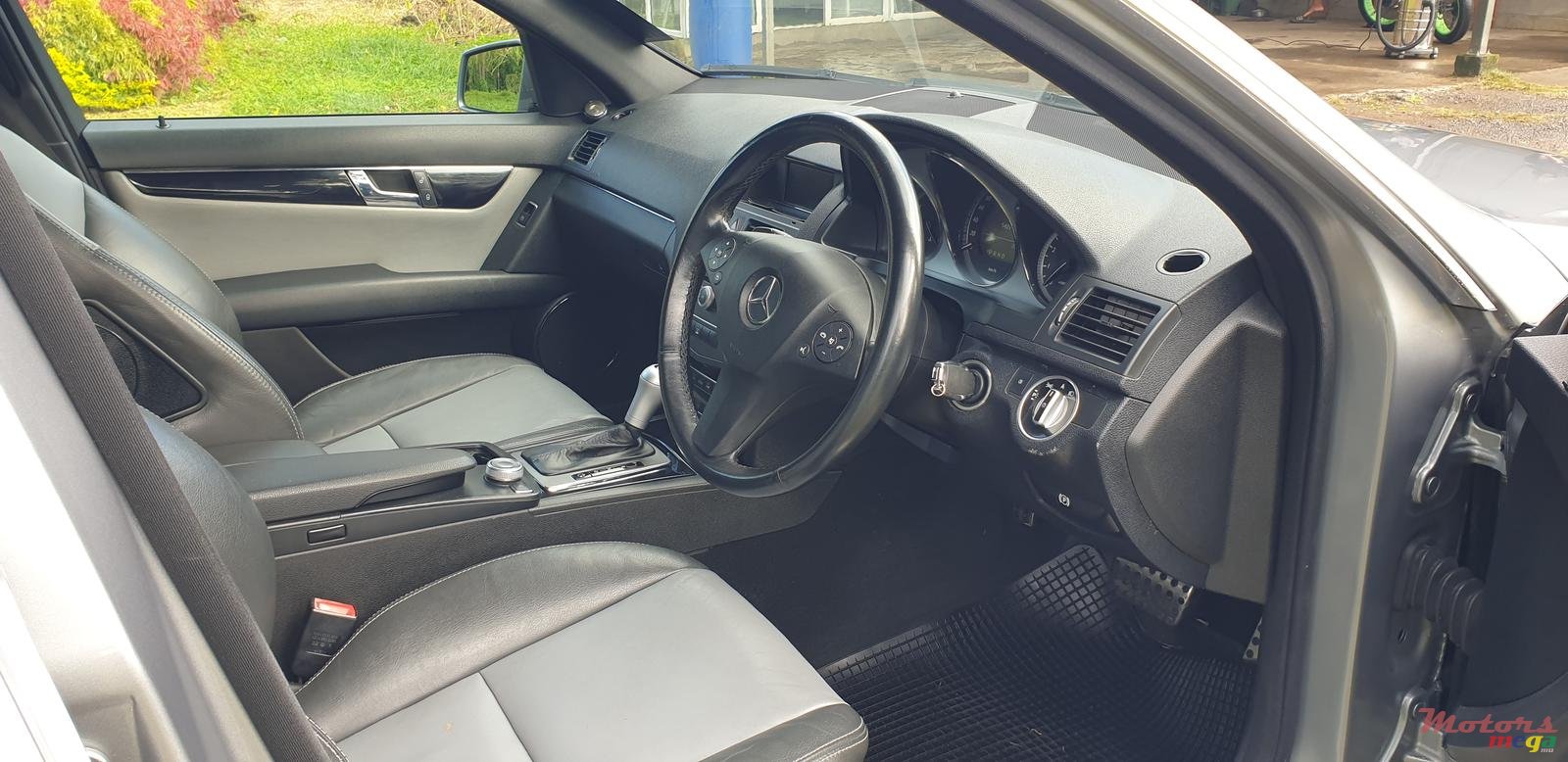 2011' Mercedes-Benz C-Class AMG photo #6