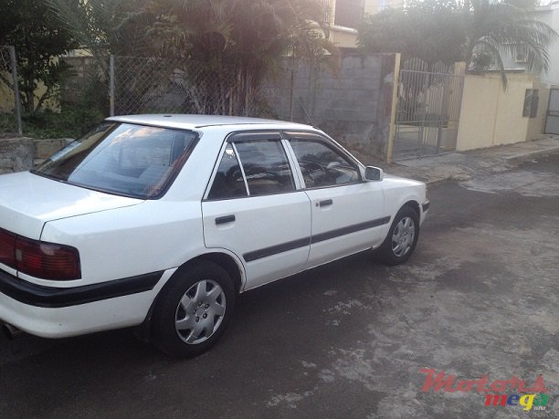 1992' Mazda 323 Familia photo #2