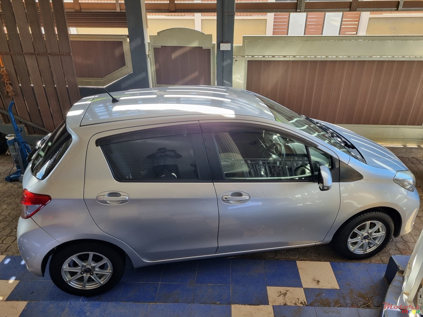 2013' Toyota Vitz Alloy wheels,rear camera photo #2