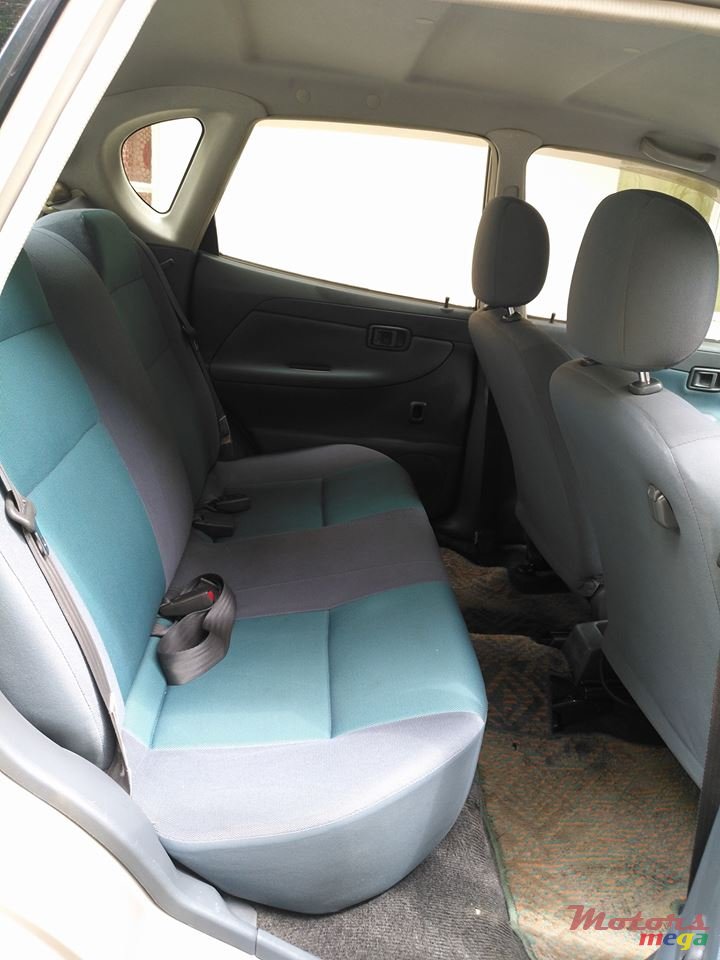 2002' Toyota Duet photo #6