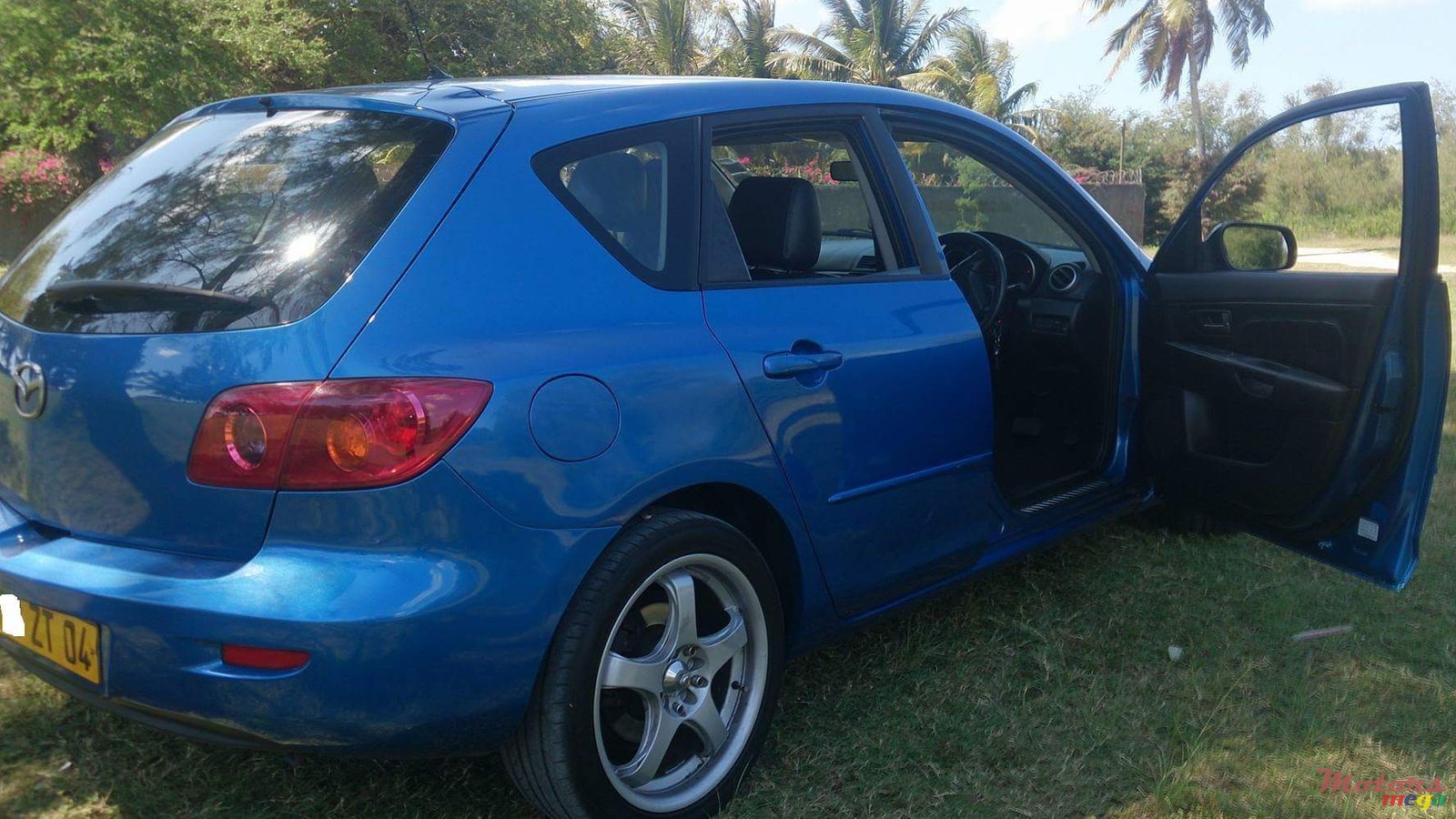 2004' Mazda 3 photo #1