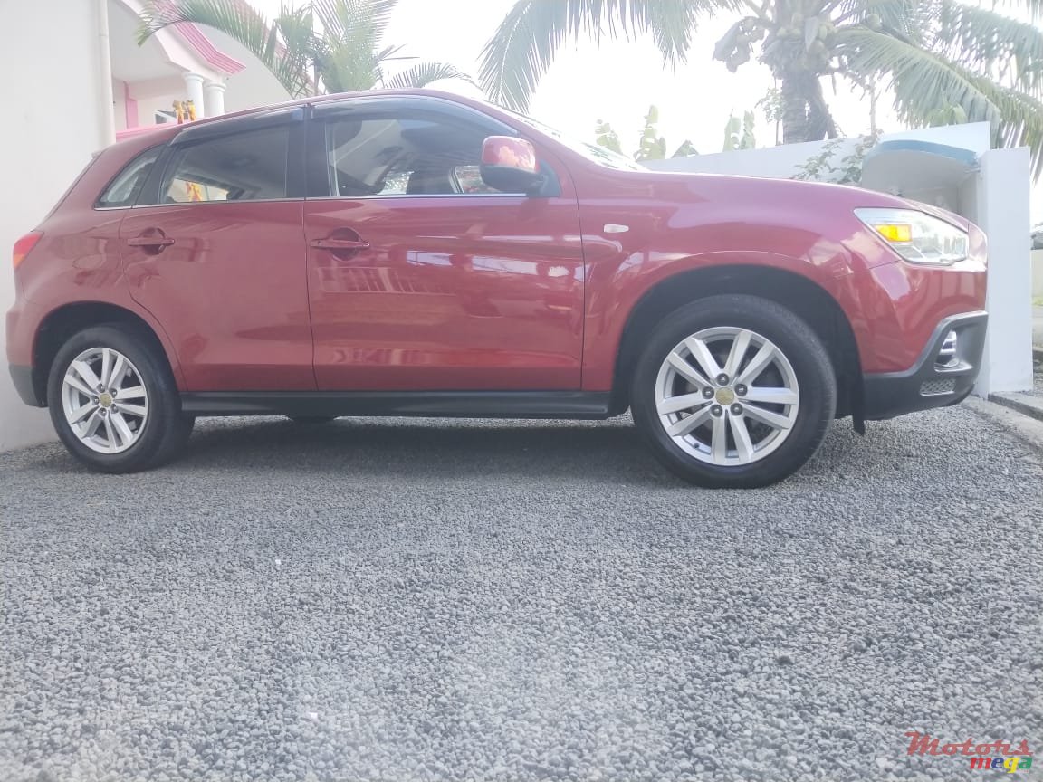 2013' Mitsubishi ASX photo #6