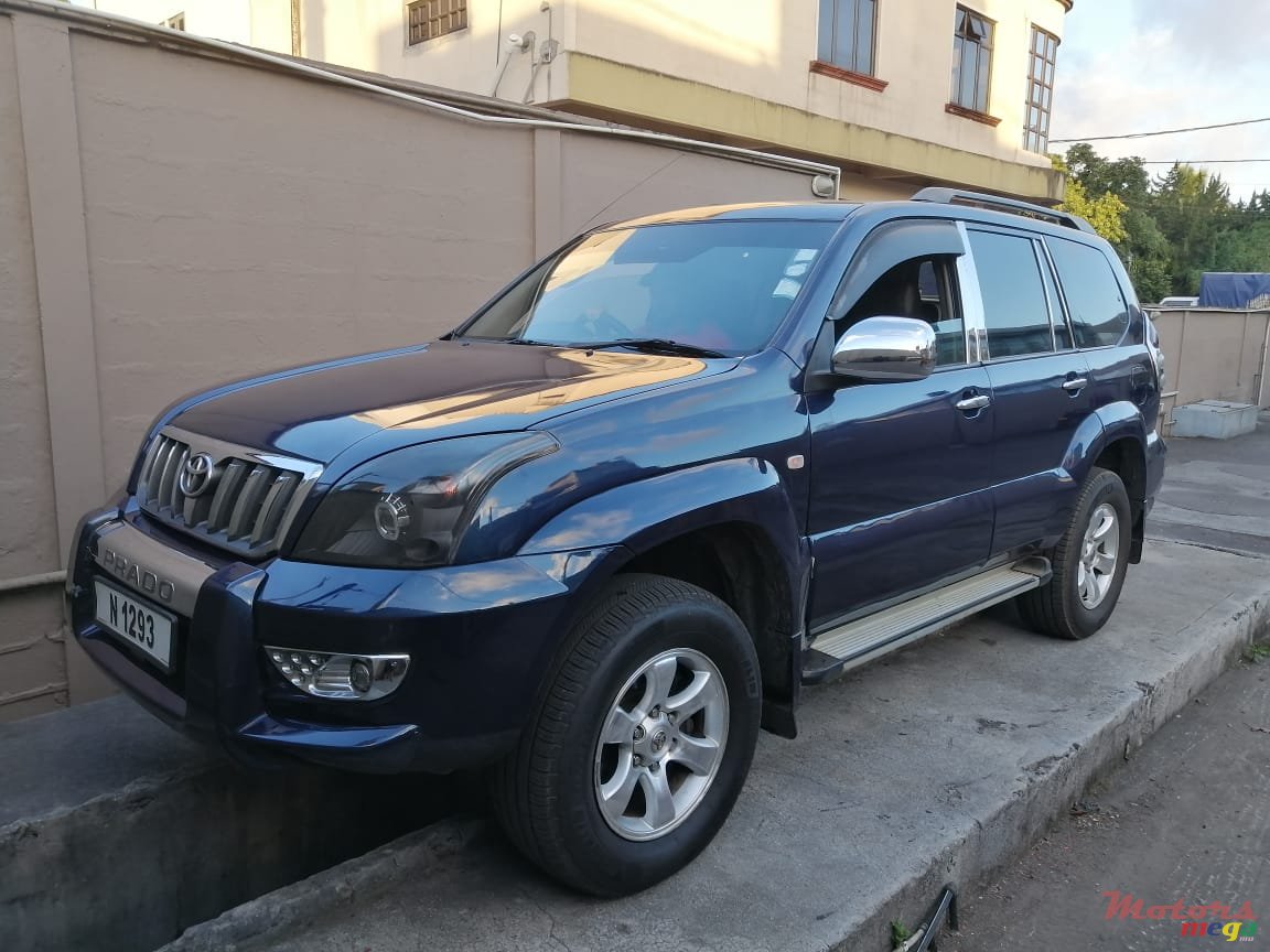 2004' Toyota Prado photo #2
