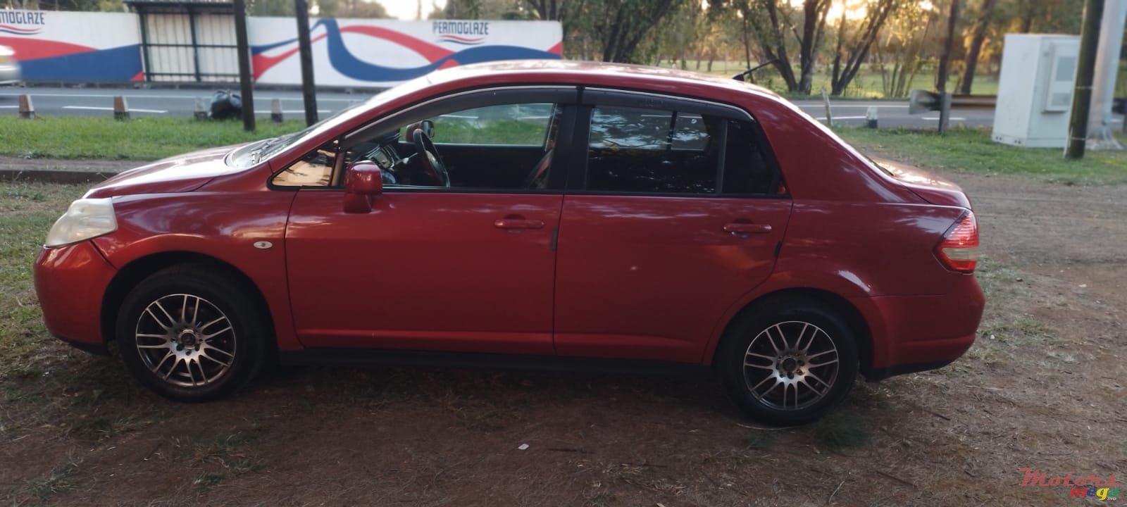 2010' Nissan Tiida photo #3