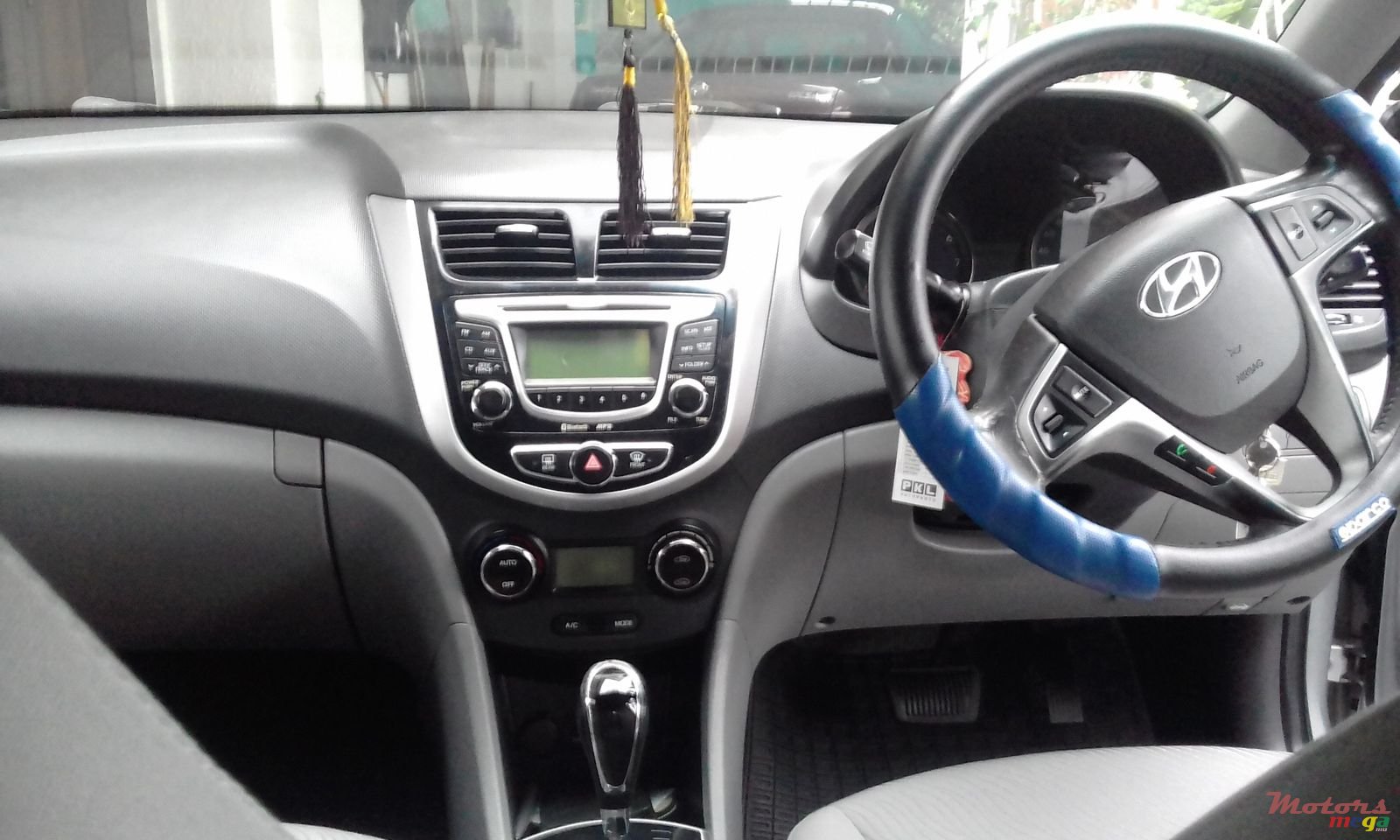 2011' Hyundai Accent photo #4