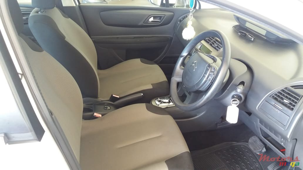 2010' Citroen C4 photo #1