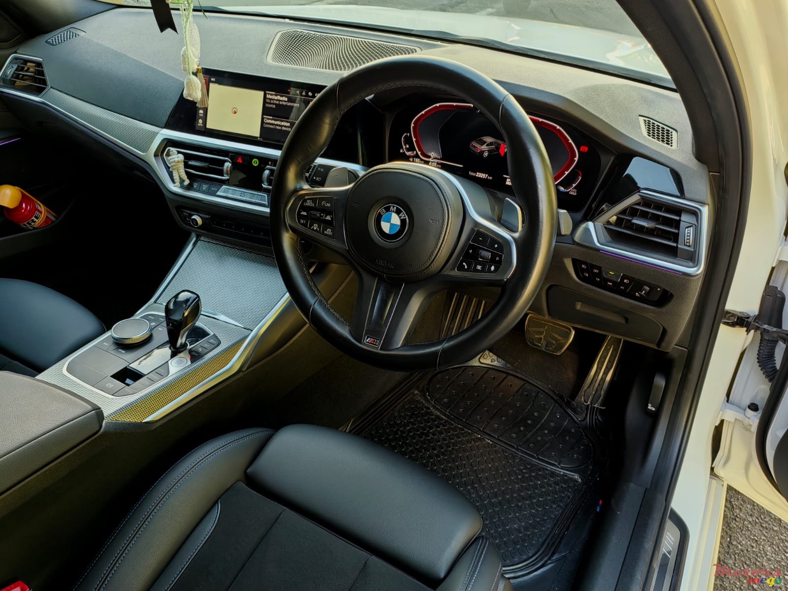 2021' BMW 330 photo #6