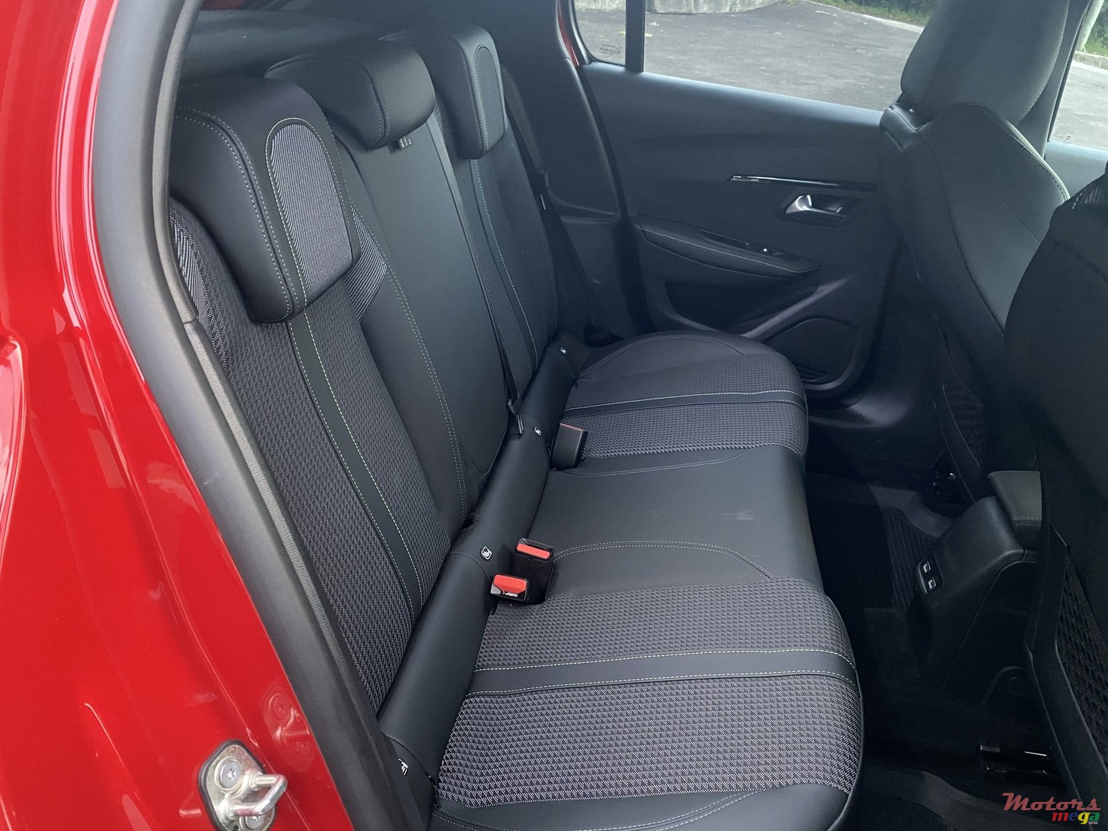 2023' Peugeot 208 GT photo #6