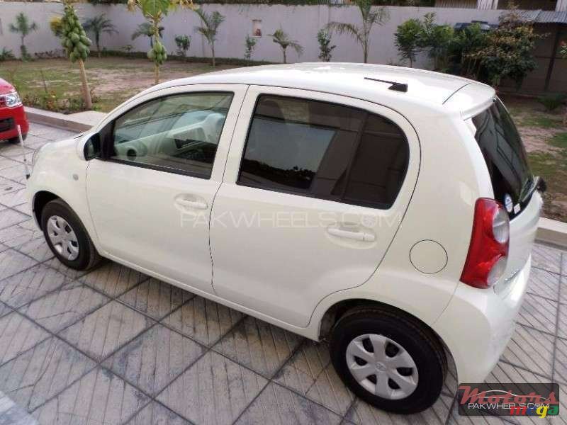 2009' Toyota Paseo photo #2