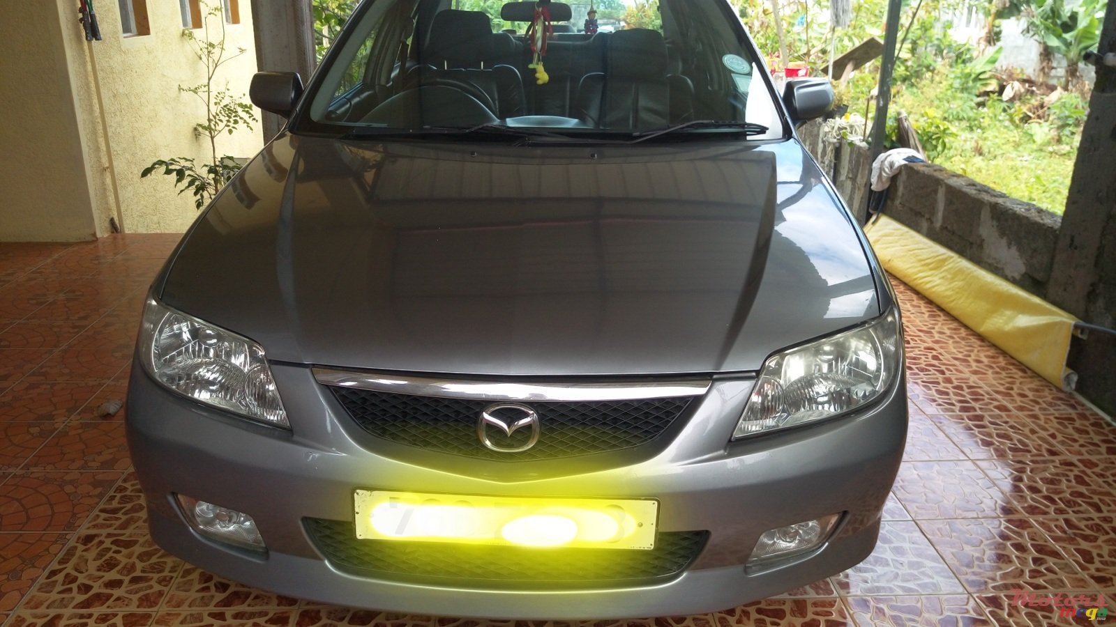 2003' Mazda 323 photo #1