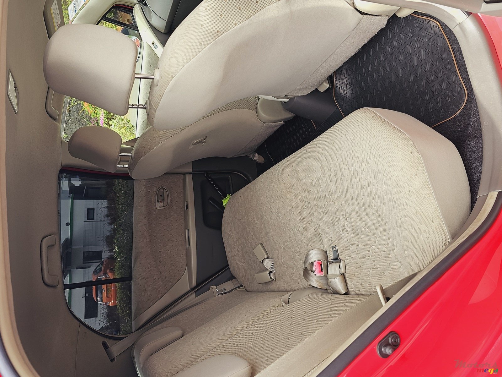 2009' Toyota Vitz photo #5