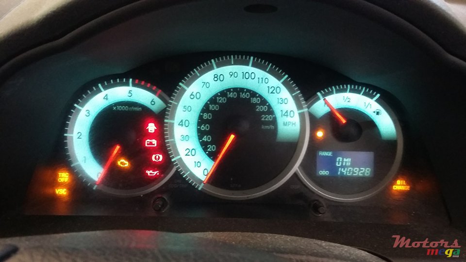 2004' Toyota Verso photo #3