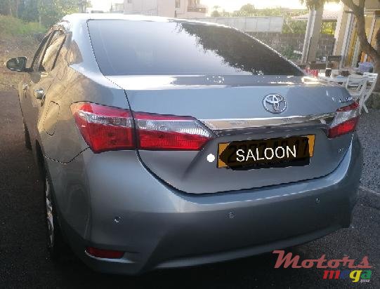 2017' Toyota Corolla Saloon photo #7