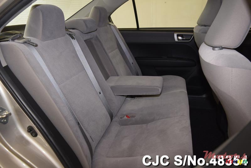 2013' Toyota Axio photo #11