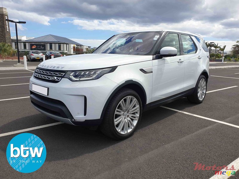 2017' Land Rover Discovery photo #2